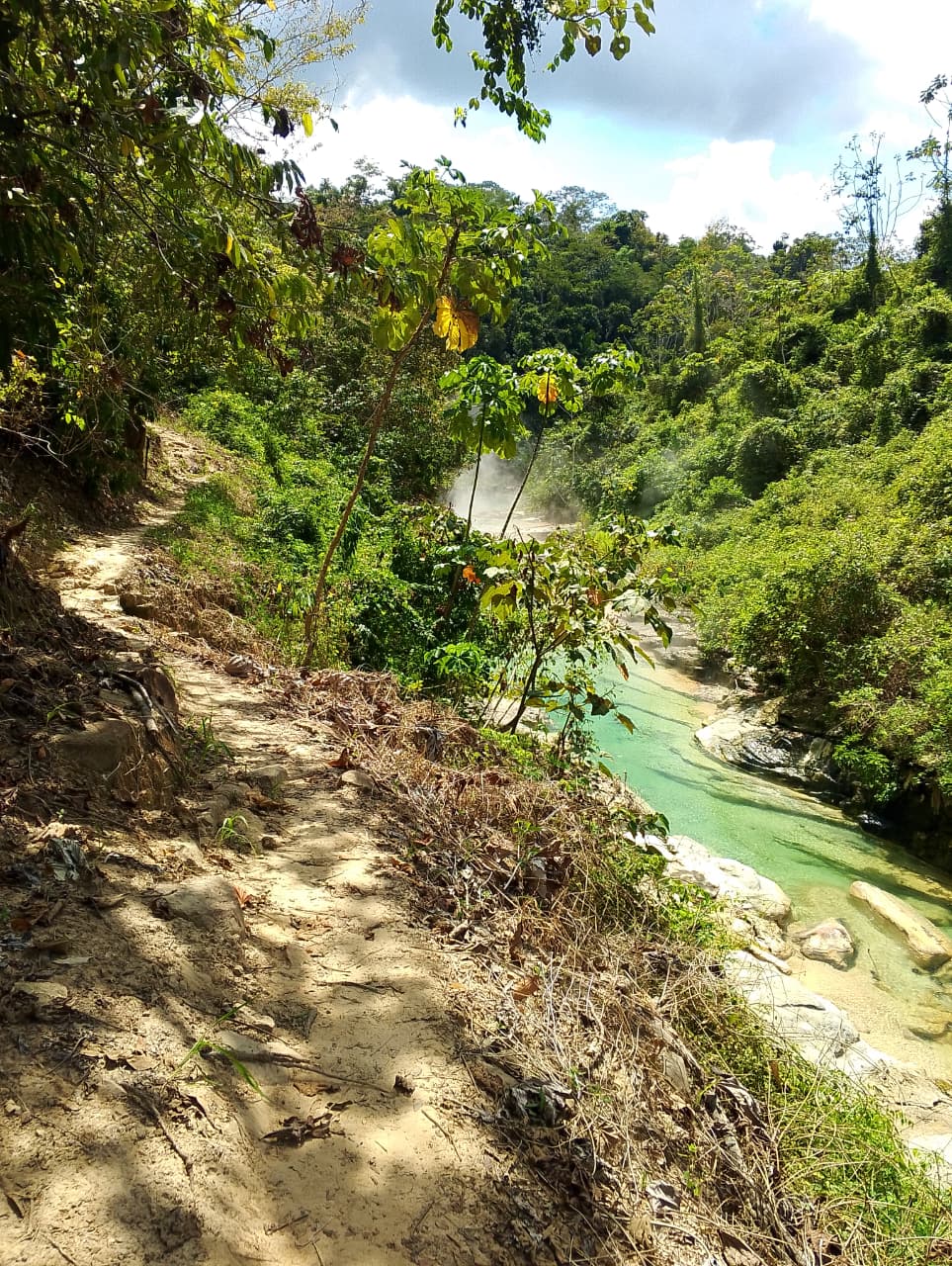 El rio hirviente y su vista mistica