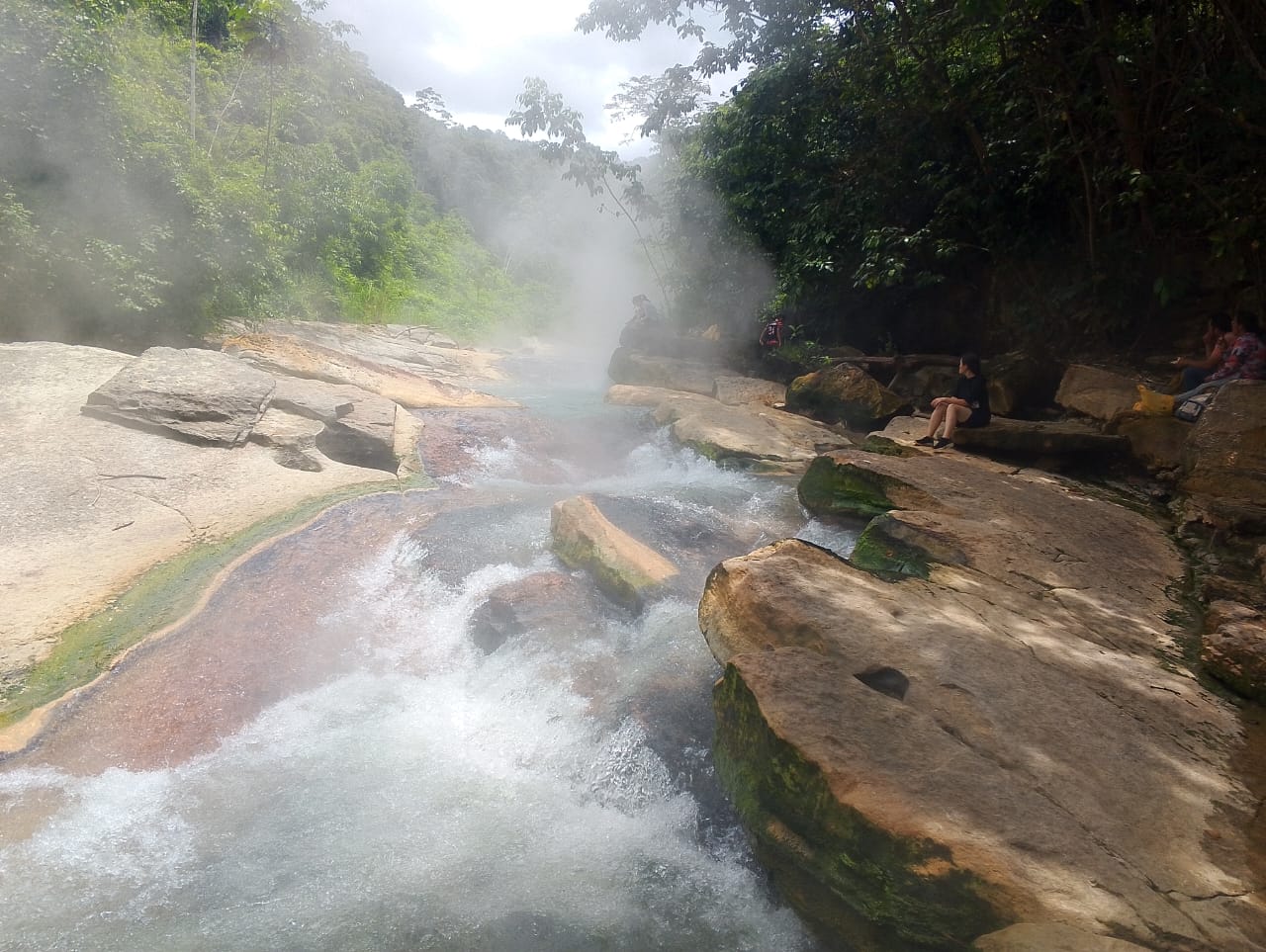 Las aguas hierven el peligroy la adrenalina.  Experiencia mística